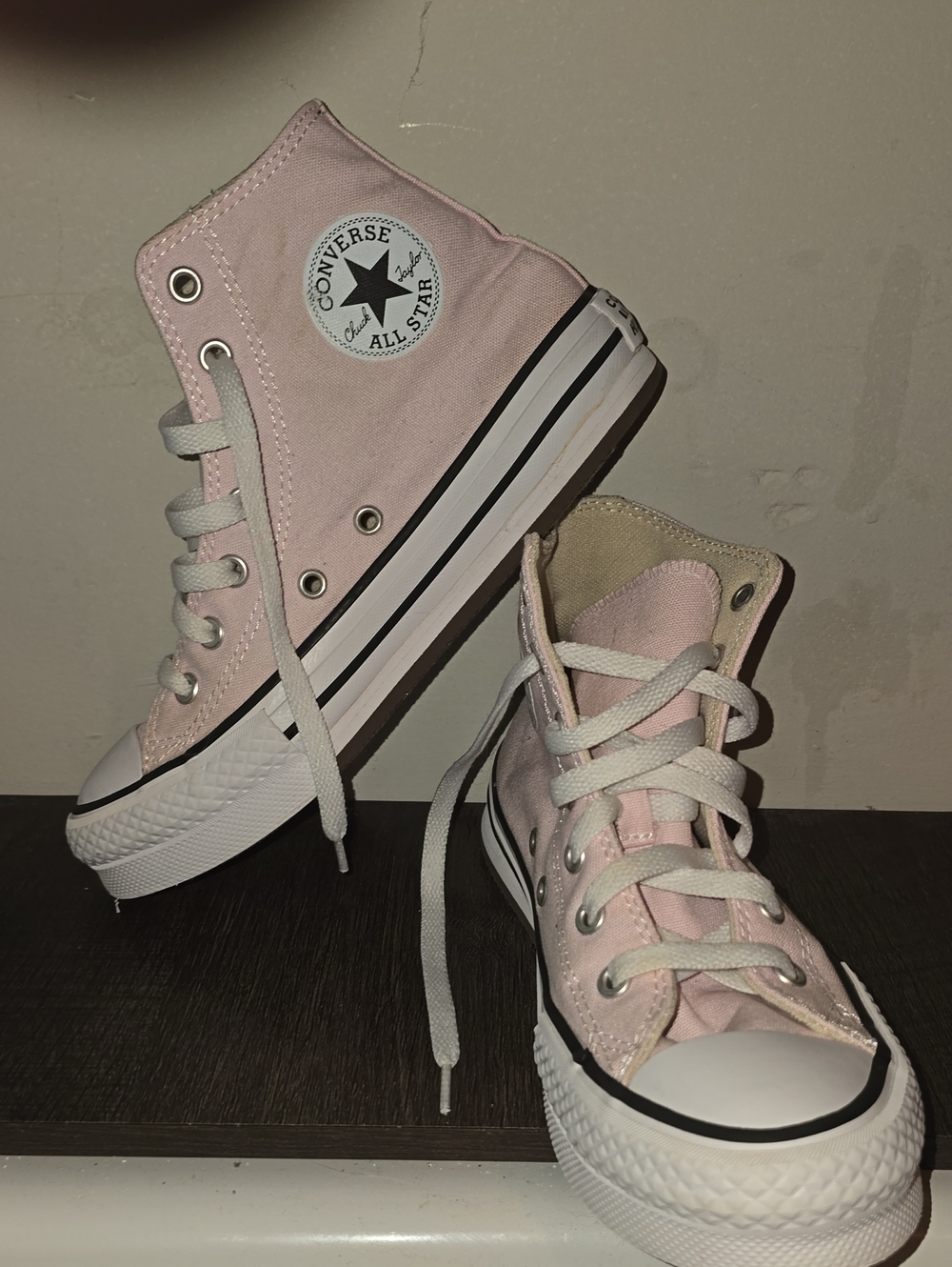 Girl's Converse Hi-top Light Pink Worn One Single Time🙄 Size 3